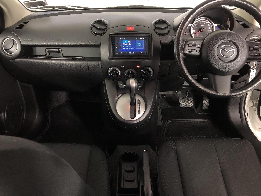 Photo '17' of Mazda Mazda2