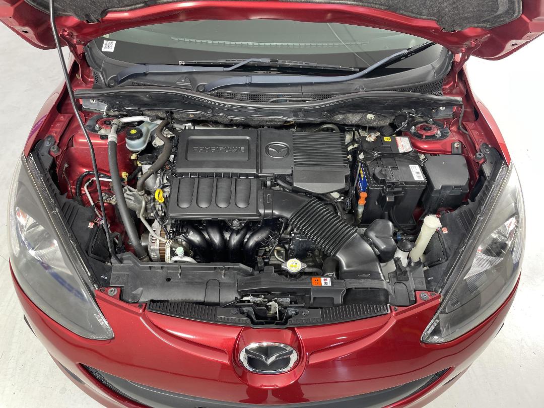 Photo '13' of Mazda Mazda2