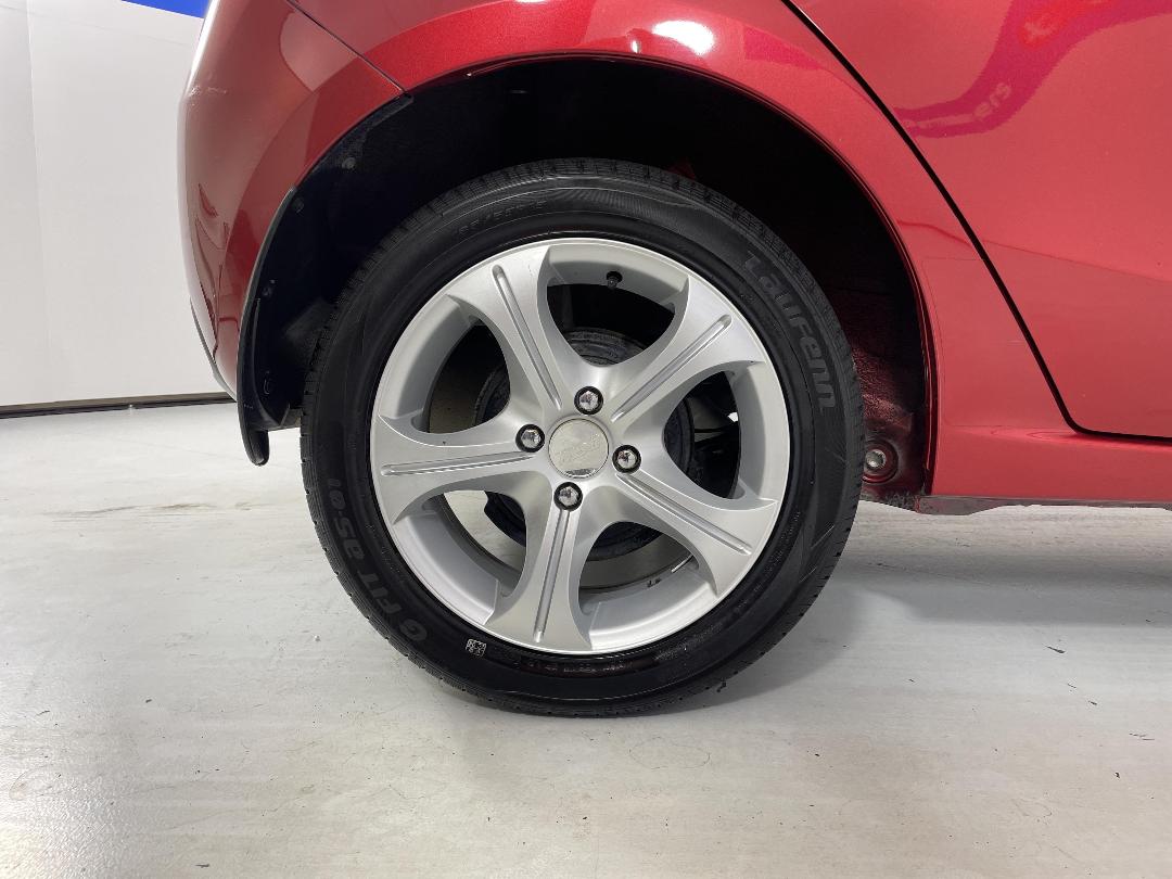 Photo '12' of Mazda Mazda2