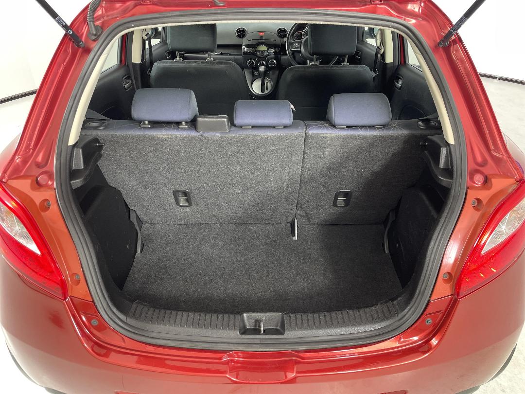 Photo '14' of Mazda Mazda2