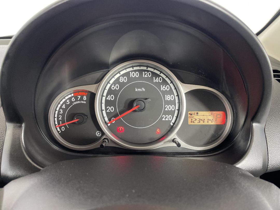 Photo '21' of Mazda Mazda2