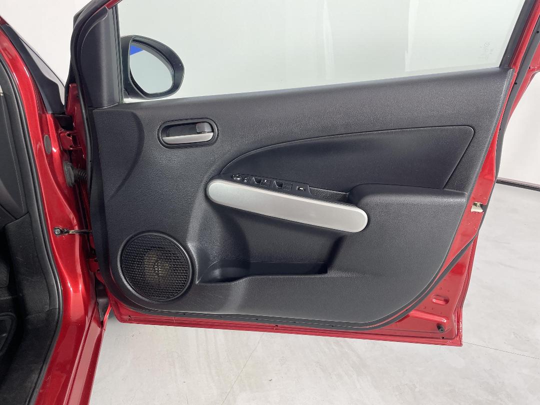 Photo '15' of Mazda Mazda2