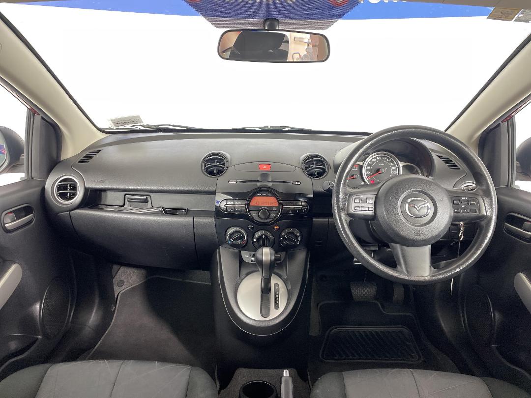 Photo '17' of Mazda Mazda2