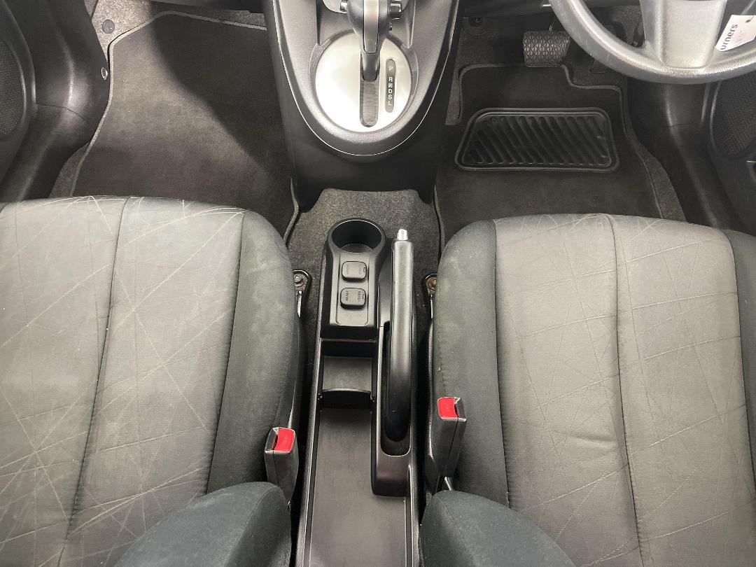 Photo '18' of Mazda Mazda2