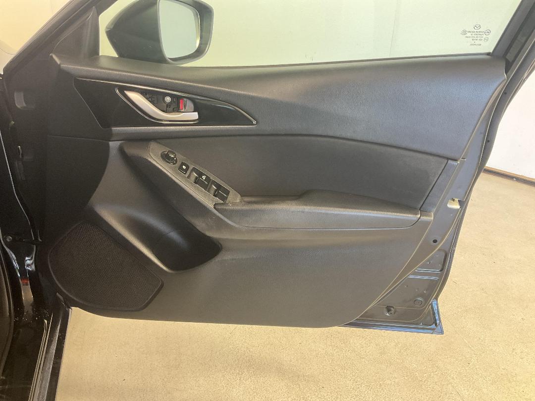 Photo '15' of Mazda Mazda3 Photo '15' of Mazda Mazda3