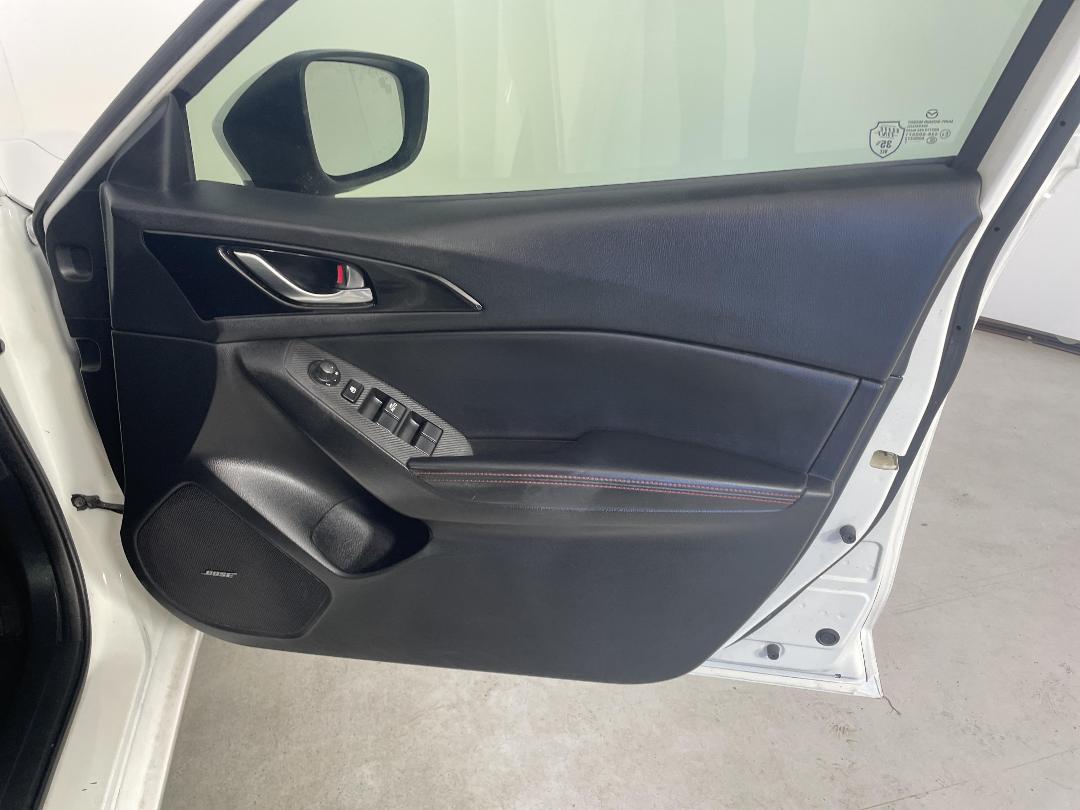 Photo '15' of Mazda Mazda3