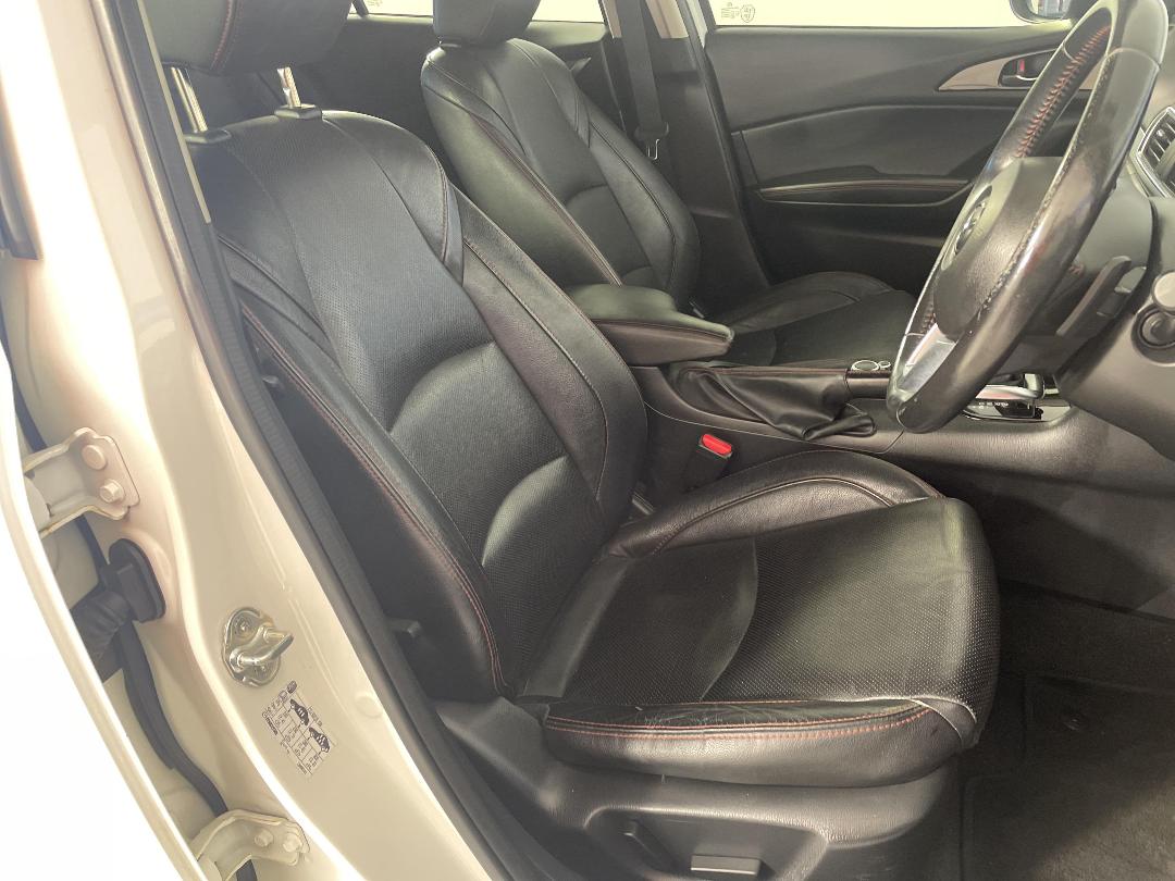 Photo '16' of Mazda Mazda3