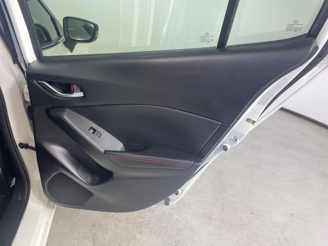 Photo '19' of Mazda Mazda3