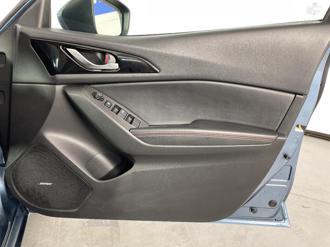 Photo '15' of Mazda Mazda3 Photo '15' of Mazda Mazda3