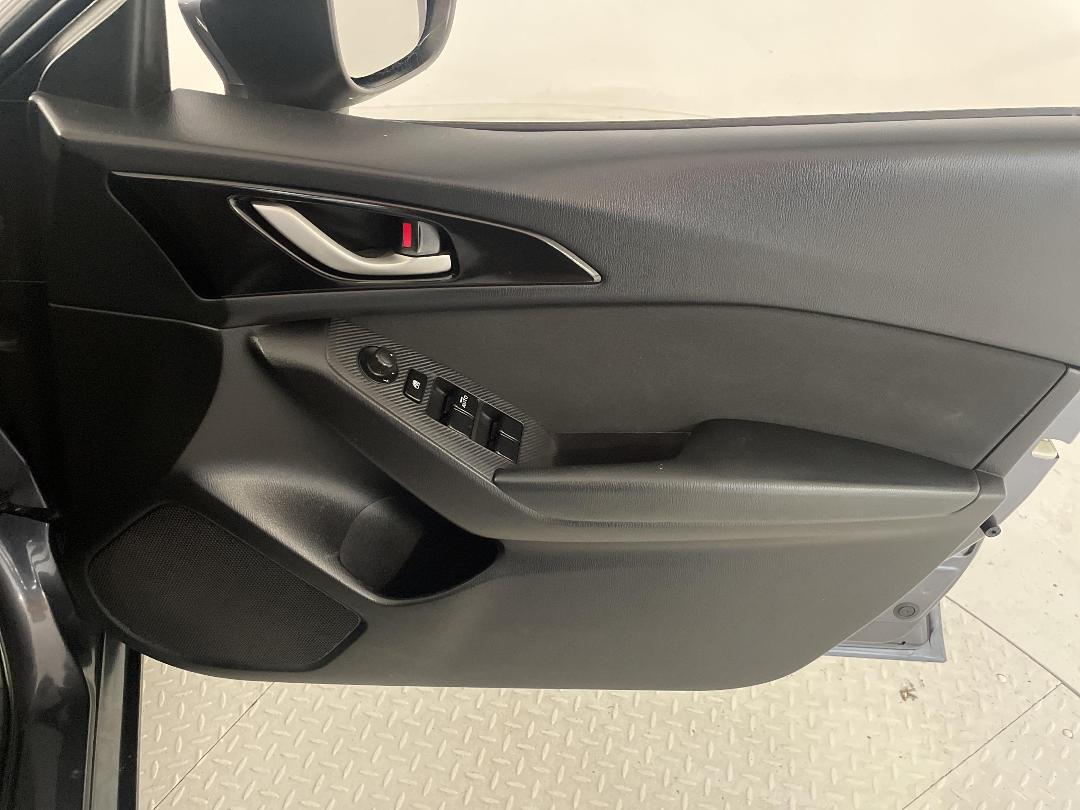 Photo '15' of Mazda Mazda3 Photo '15' of Mazda Mazda3