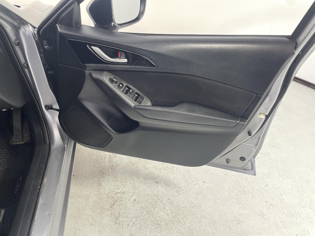 Photo '15' of Mazda Mazda3