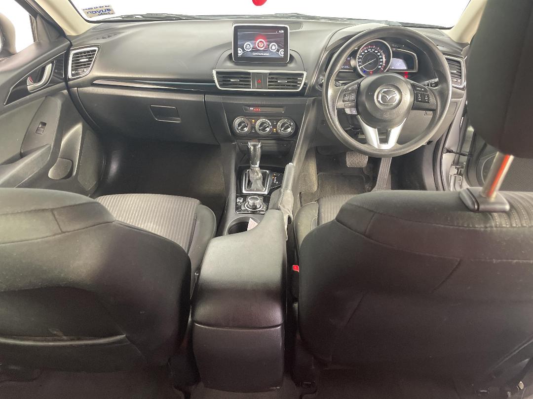 Photo '18' of Mazda Mazda3