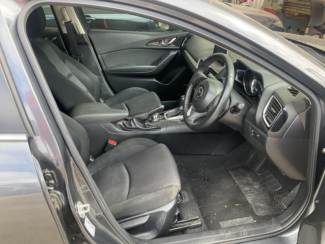 Photo '9' of Mazda Mazda3 SP25