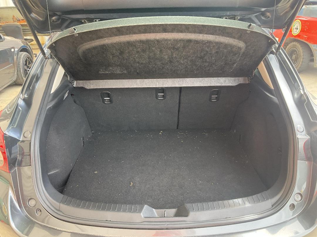 Photo '12' of Mazda Mazda3 SP25