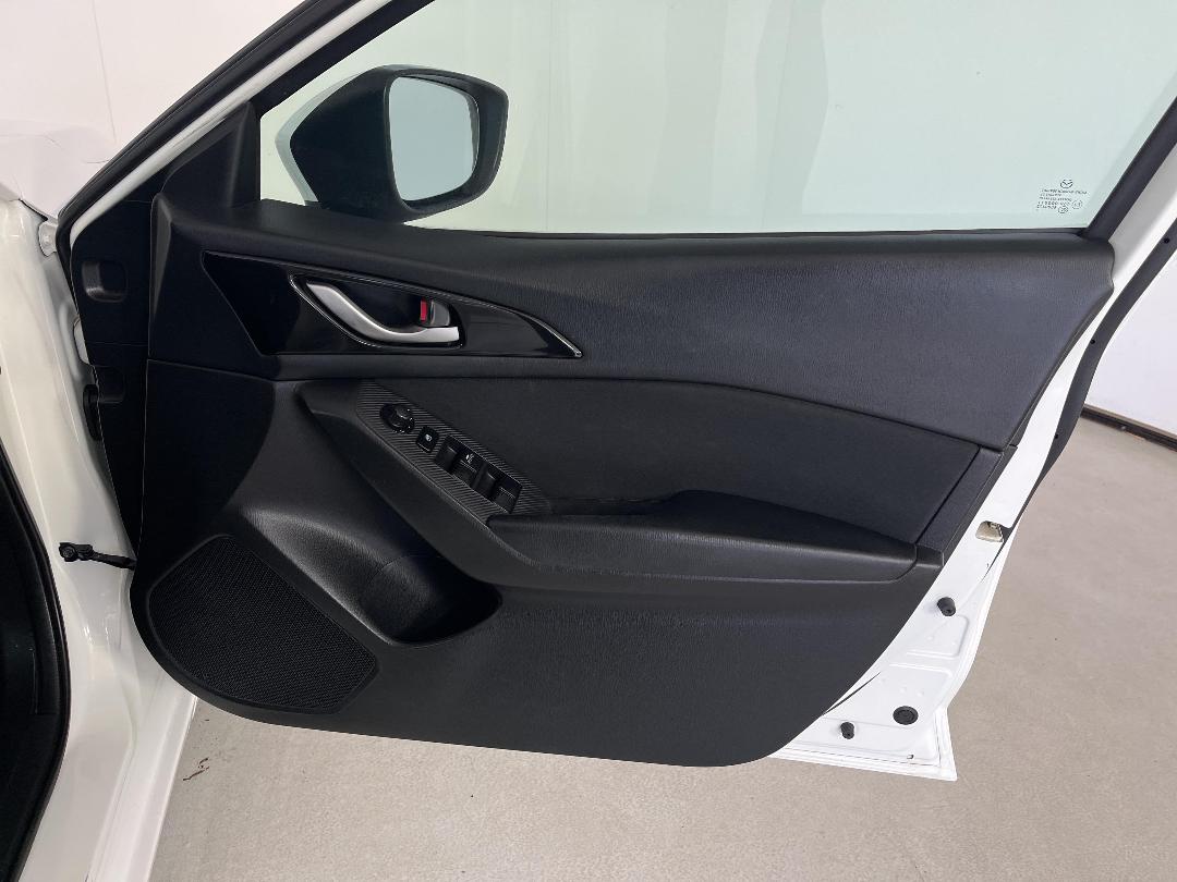 Photo '15' of Mazda Mazda3 Photo '15' of Mazda Mazda3