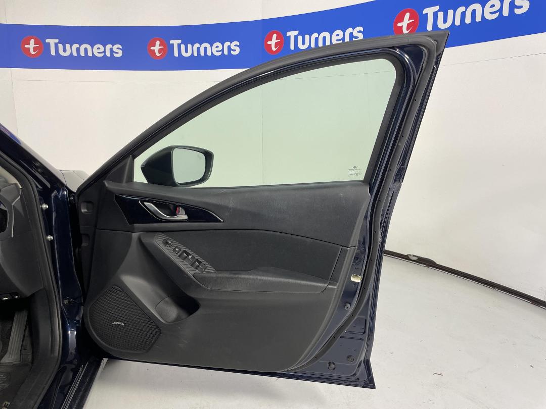 Photo '15' of Mazda Mazda3