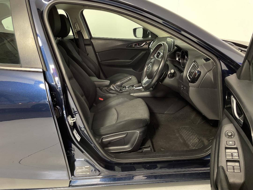 Photo '16' of Mazda Mazda3