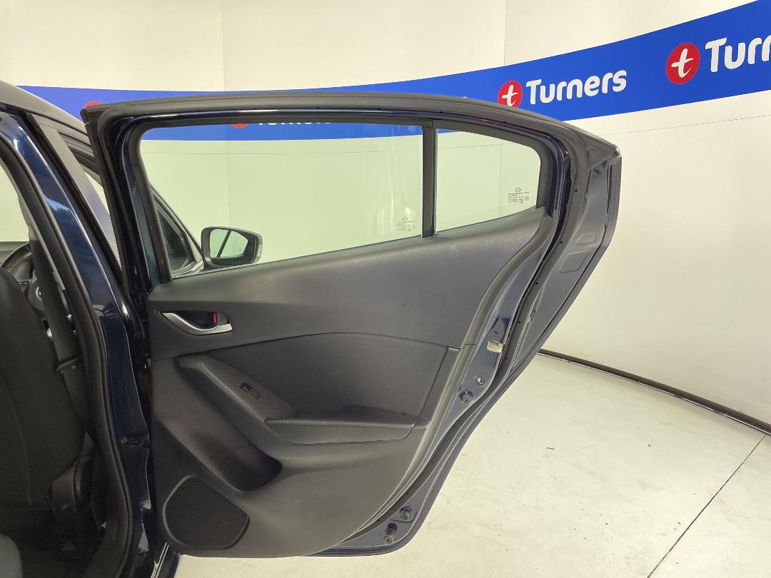 Photo '19' of Mazda Mazda3