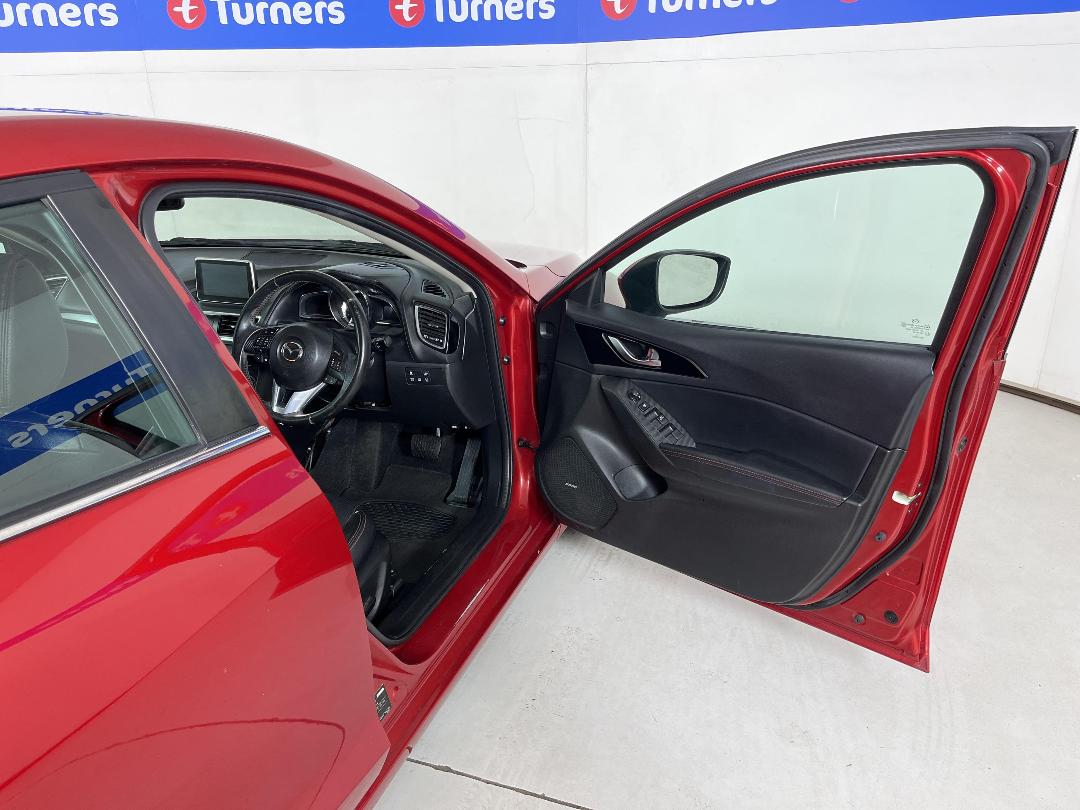 Photo '15' of Mazda Mazda3