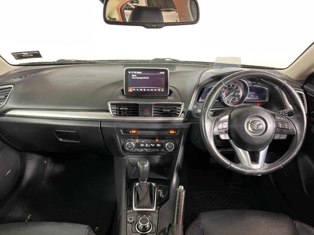 Photo '17' of Mazda Mazda3