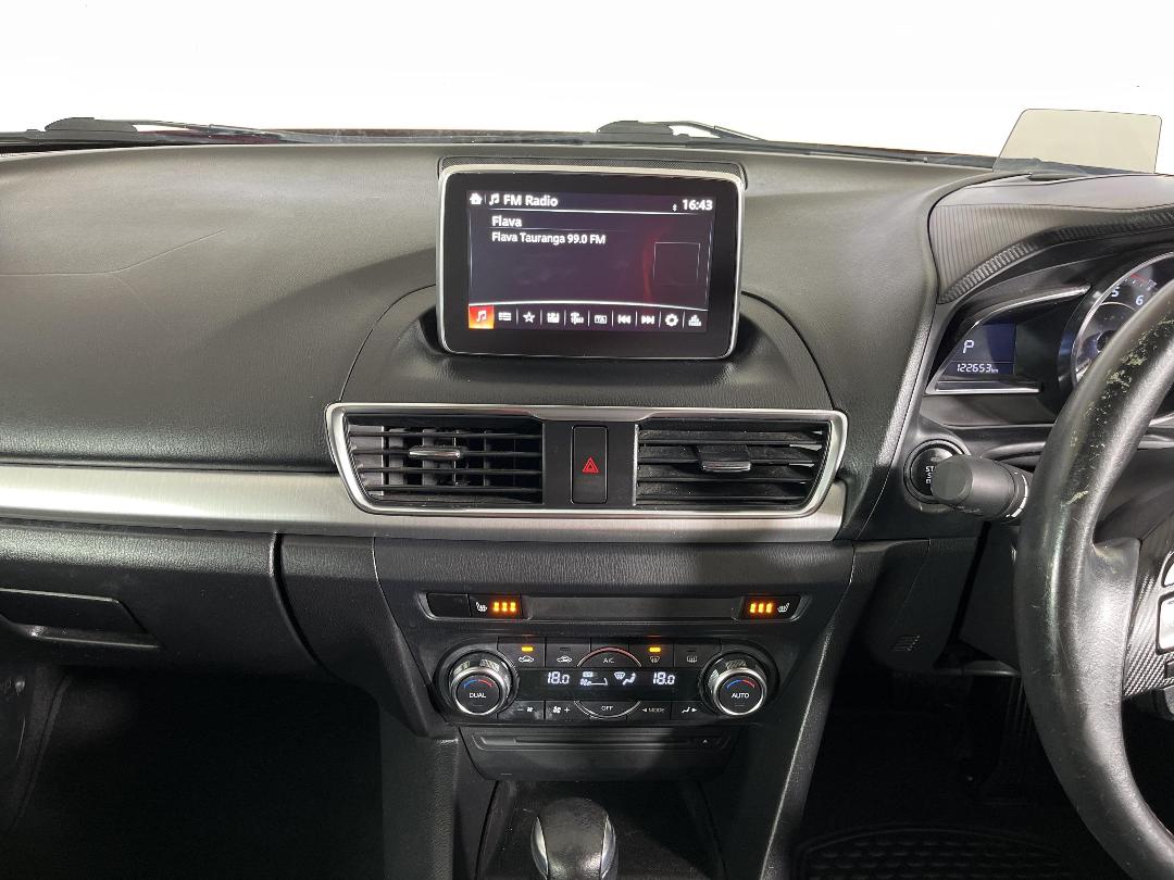 Photo '18' of Mazda Mazda3