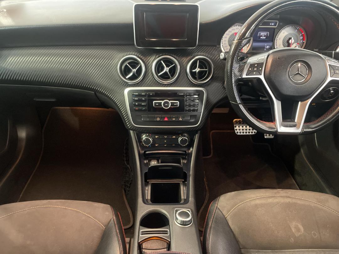 Photo '18' of Mercedes-Benz A180 Photo '18' of Mercedes-Benz A180