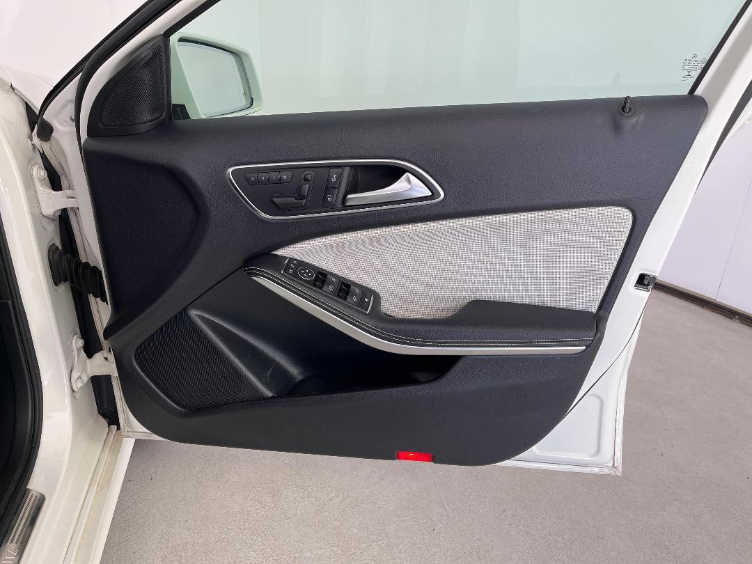 Photo '15' of Mercedes-Benz A180 Photo '15' of Mercedes-Benz A180