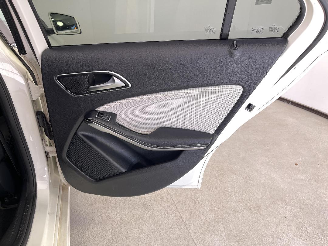 Photo '19' of Mercedes-Benz A180 Photo '19' of Mercedes-Benz A180