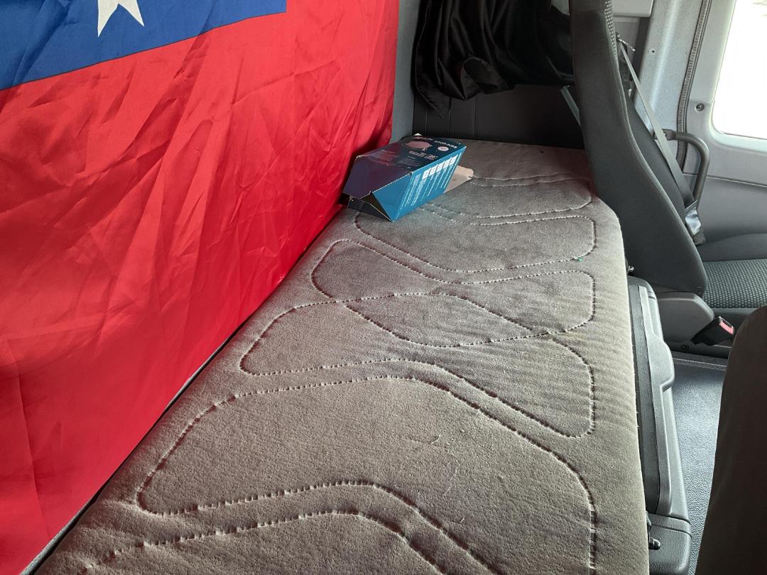 Photo '19' of Mercedes-Benz ACTROS 3251L/52 Curtainsider Photo '19' of Mercedes-Benz ACTROS 3251L/52 Curtainsider