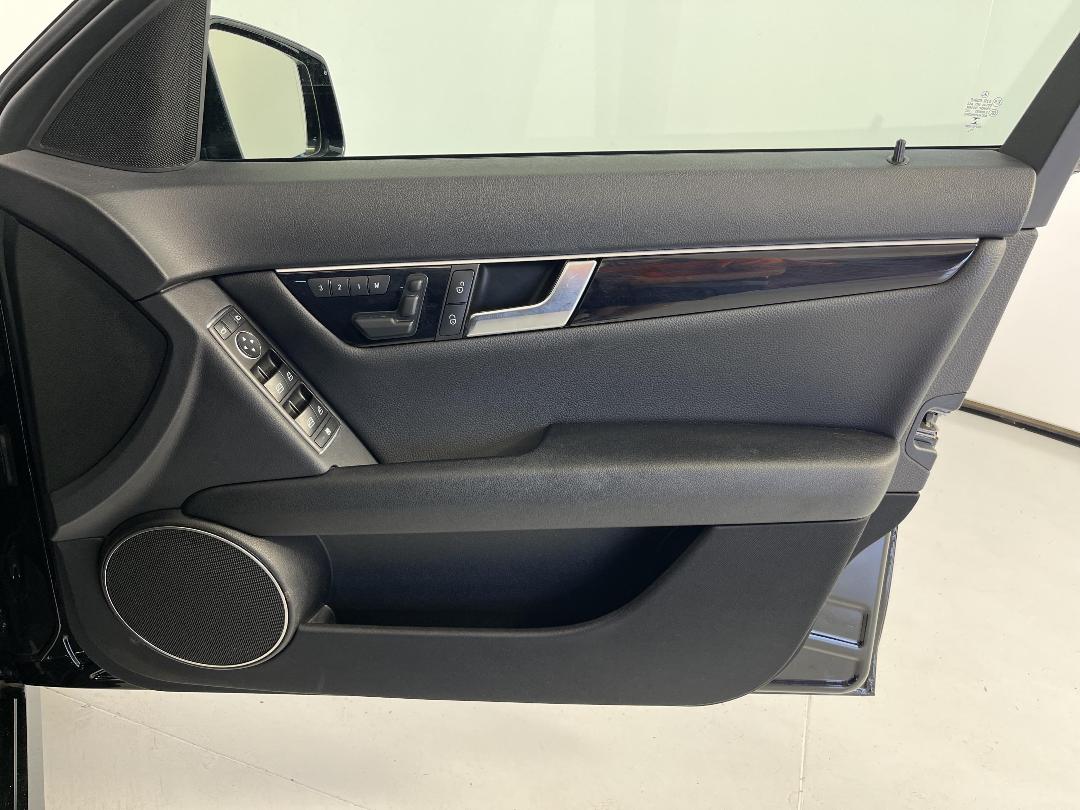 Photo '15' of Mercedes-Benz C-Class