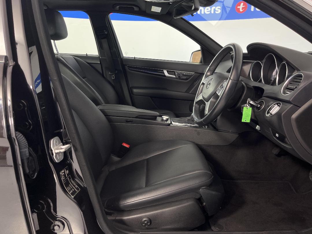 Photo '16' of Mercedes-Benz C-Class