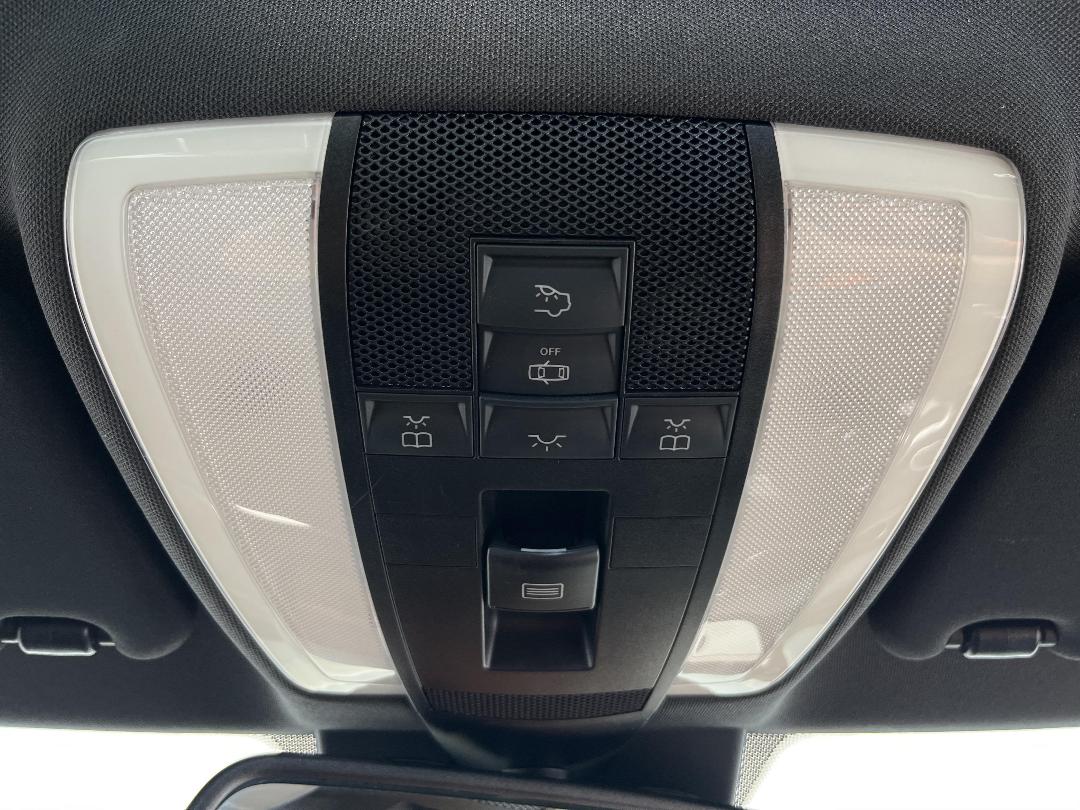 Photo '36' of Mercedes-Benz C-Class