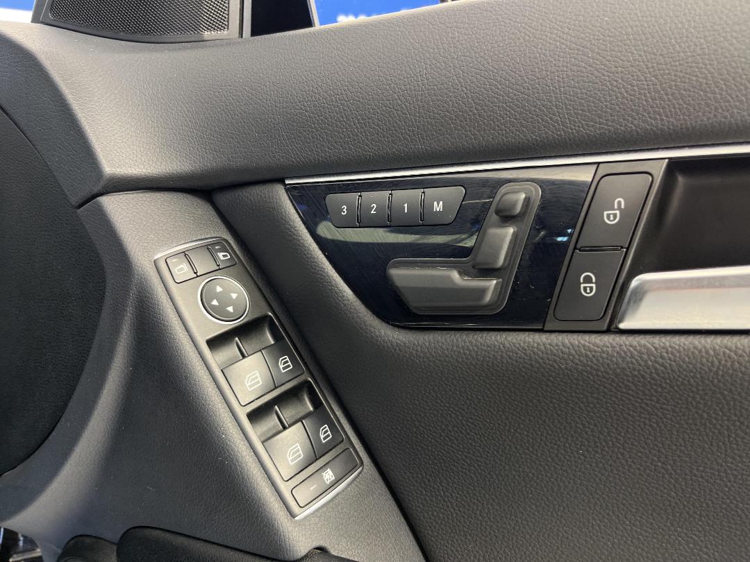 Photo '37' of Mercedes-Benz C-Class