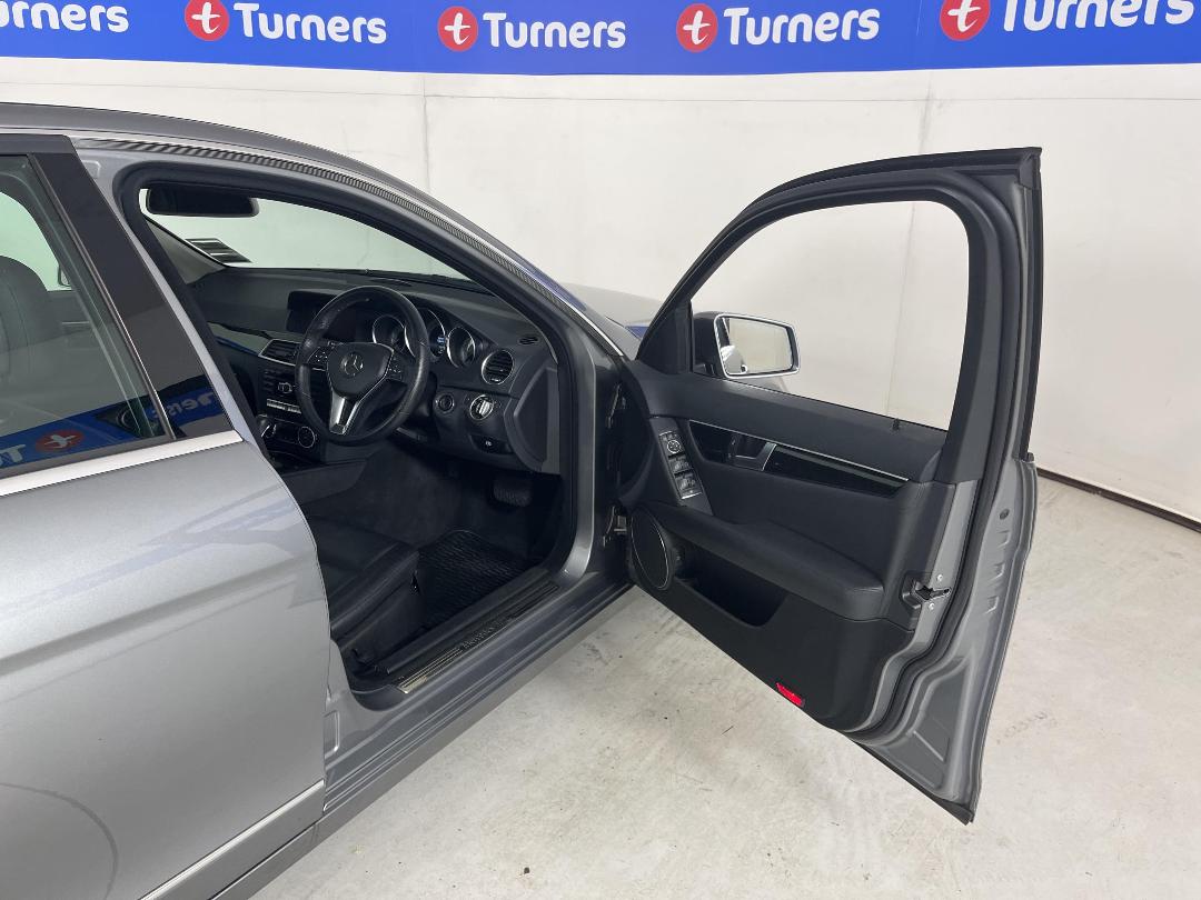 Photo '15' of Mercedes-Benz C-Class Photo '15' of Mercedes-Benz C-Class