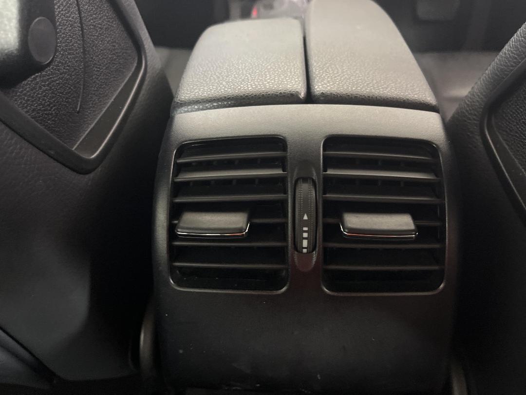 Photo '24' of Mercedes-Benz C-Class Photo '24' of Mercedes-Benz C-Class