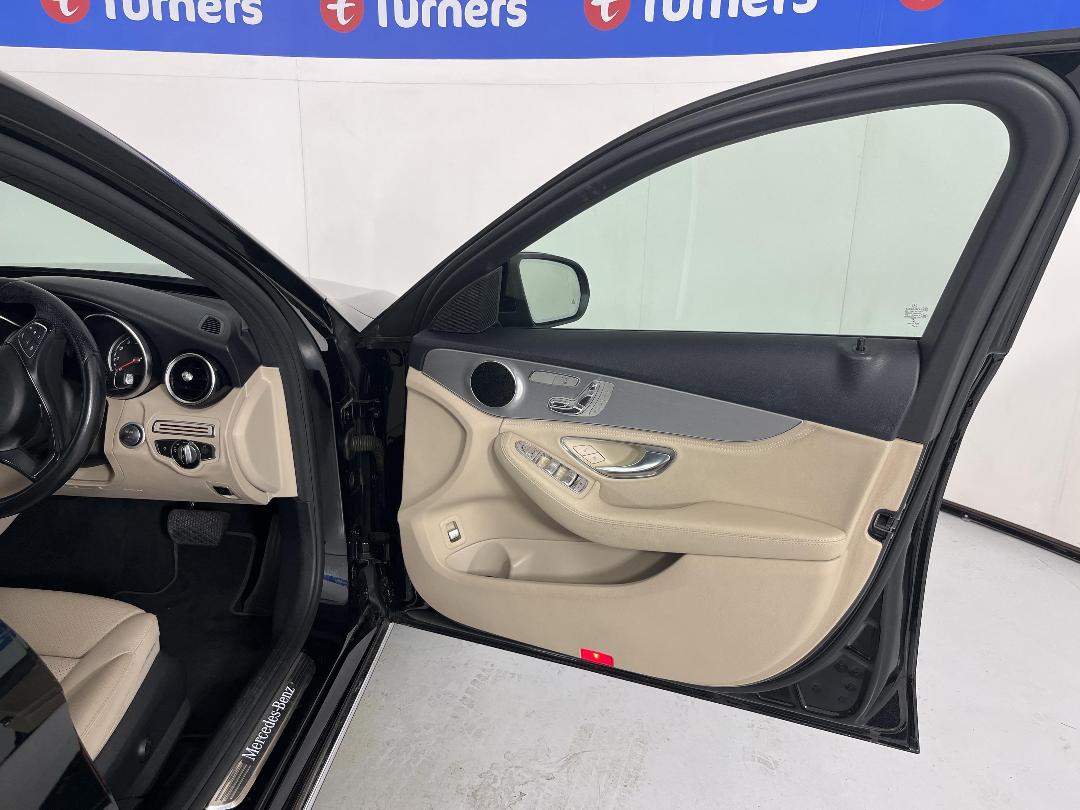 Photo '15' of Mercedes-Benz C-Class Photo '15' of Mercedes-Benz C-Class