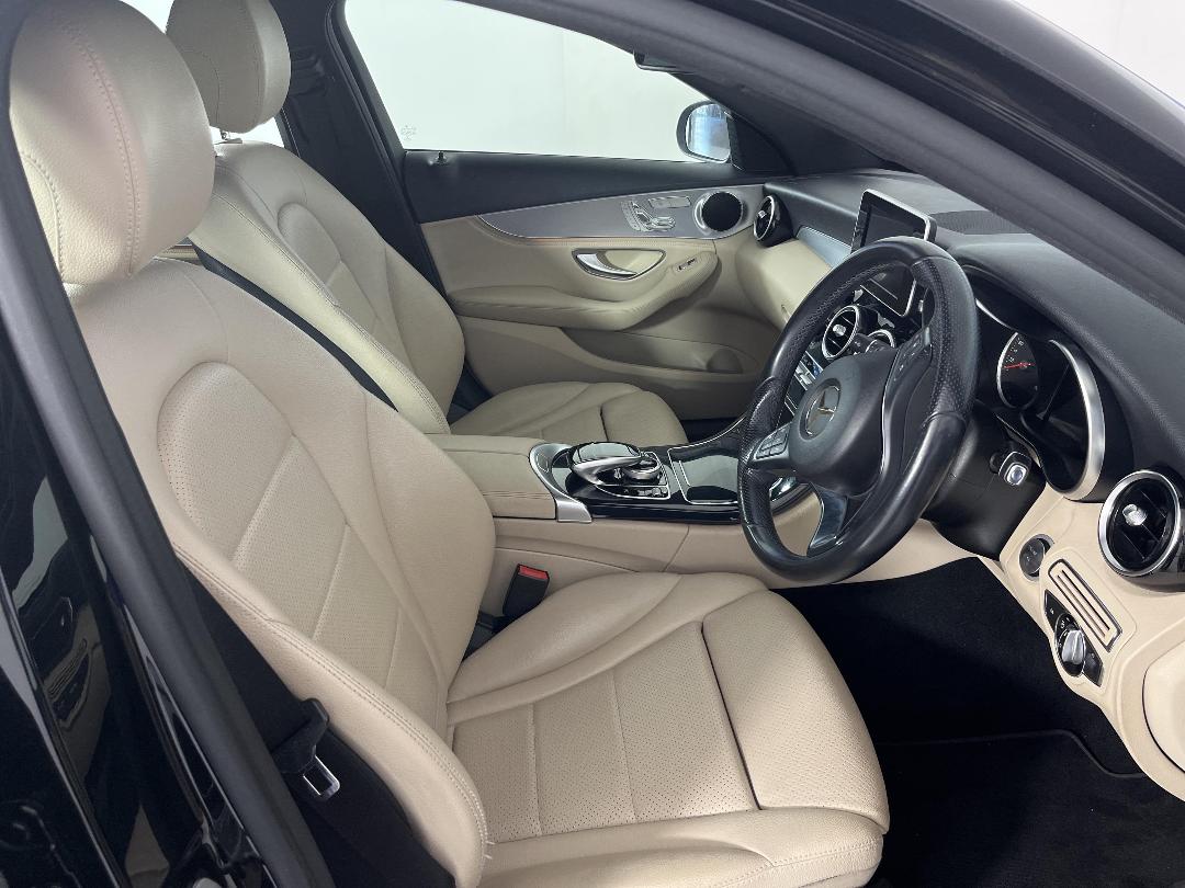 Photo '16' of Mercedes-Benz C-Class Photo '16' of Mercedes-Benz C-Class