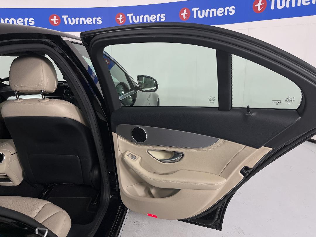 Photo '19' of Mercedes-Benz C-Class Photo '19' of Mercedes-Benz C-Class