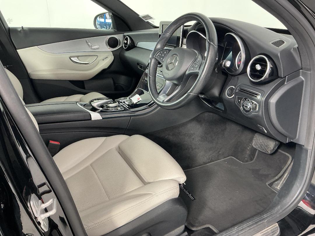 Photo '16' of Mercedes-Benz C-Class