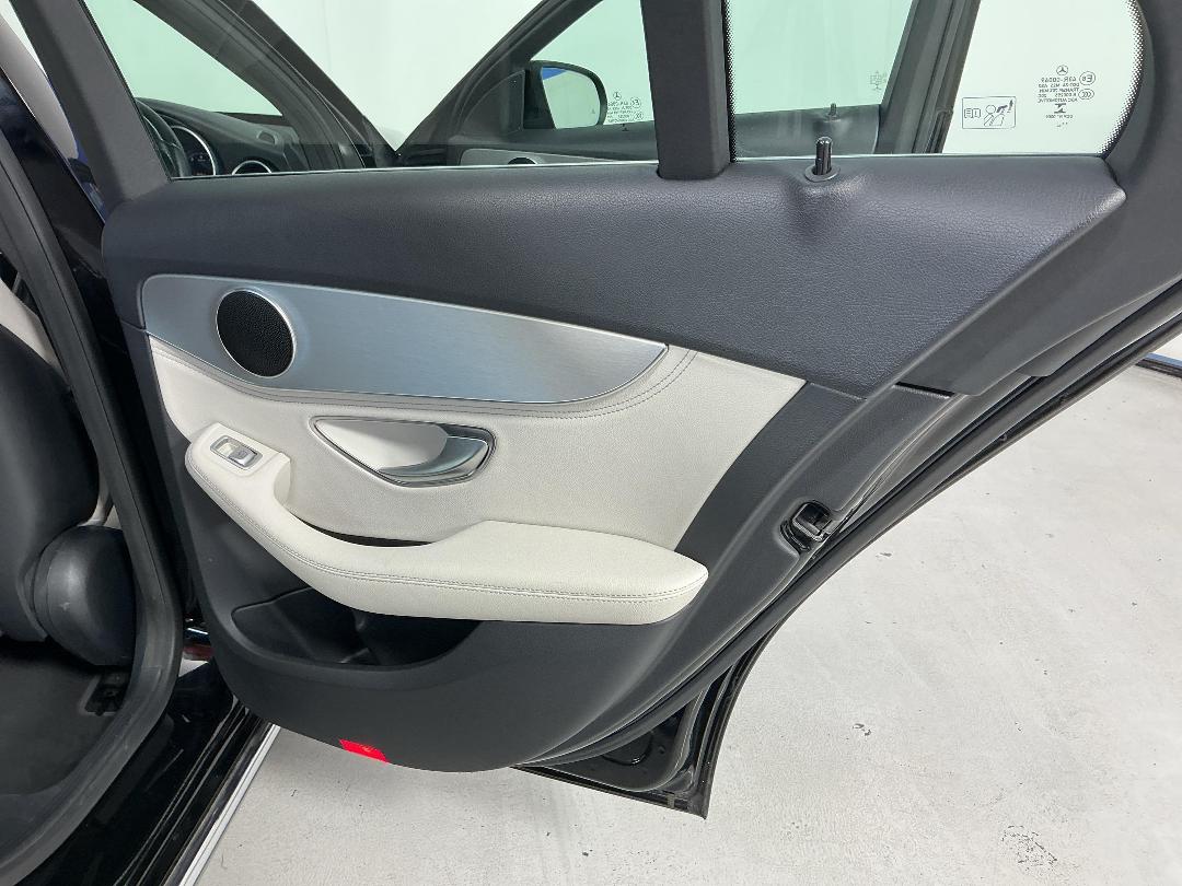 Photo '19' of Mercedes-Benz C-Class