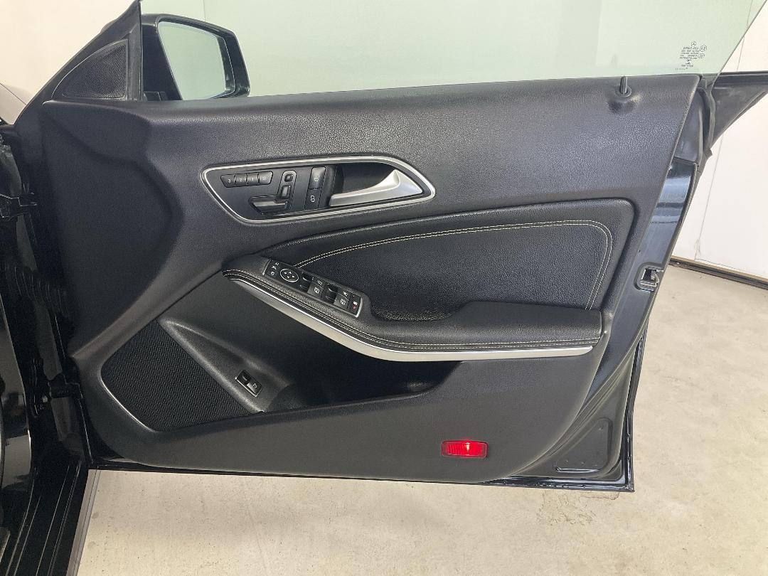 Photo '15' of Mercedes-Benz CLA