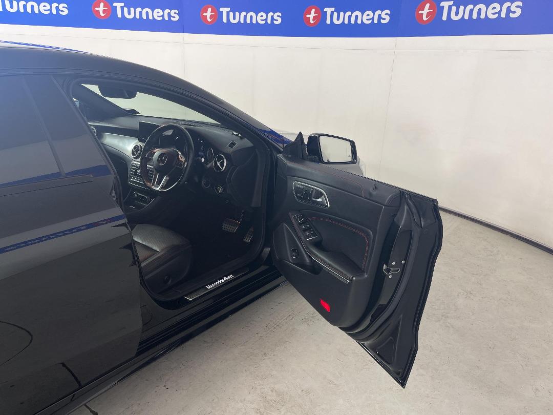 Photo '15' of Mercedes-Benz CLA