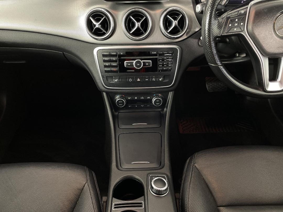 Photo '18' of Mercedes-Benz CLA180