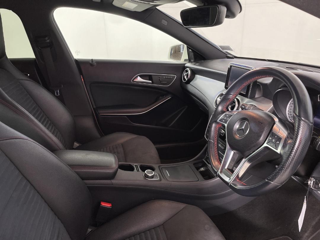 Photo '11' of Mercedes-Benz CLA250 AMG Line Photo '11' of Mercedes-Benz CLA250 AMG Line