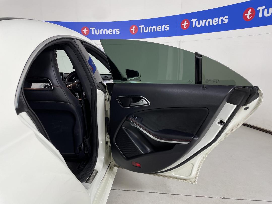 Photo '14' of Mercedes-Benz CLA250 AMG Line Photo '14' of Mercedes-Benz CLA250 AMG Line