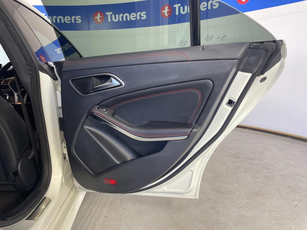 Photo '19' of Mercedes-Benz CLA250