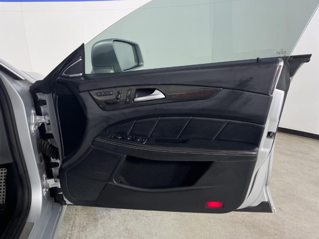 Photo '15' of Mercedes-Benz CLS Photo '15' of Mercedes-Benz CLS