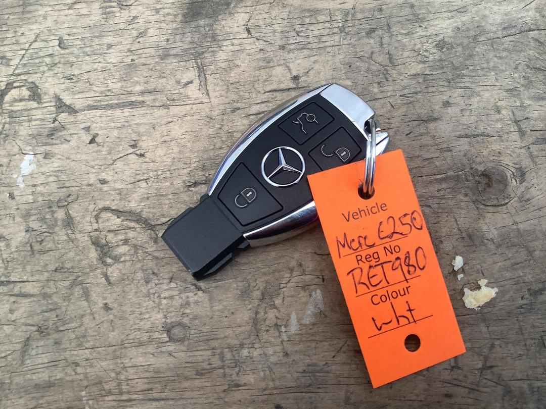 Photo '21' of Mercedes-Benz E250