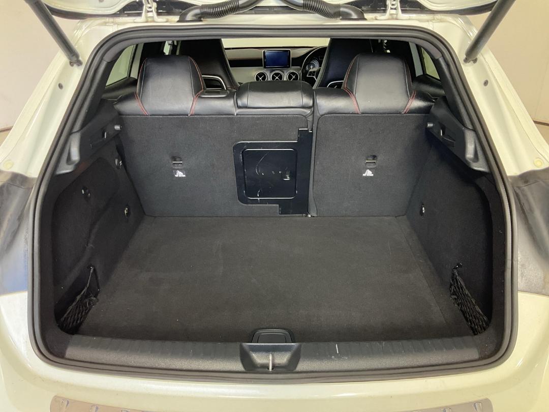 Photo '14' of Mercedes-Benz GLA180 Photo '14' of Mercedes-Benz GLA180