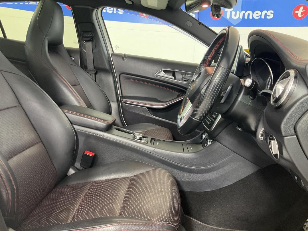 Photo '16' of Mercedes-Benz GLA180 Photo '16' of Mercedes-Benz GLA180